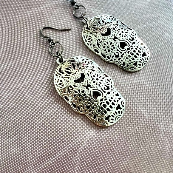 Shull Earrings - Picture 3 of 5